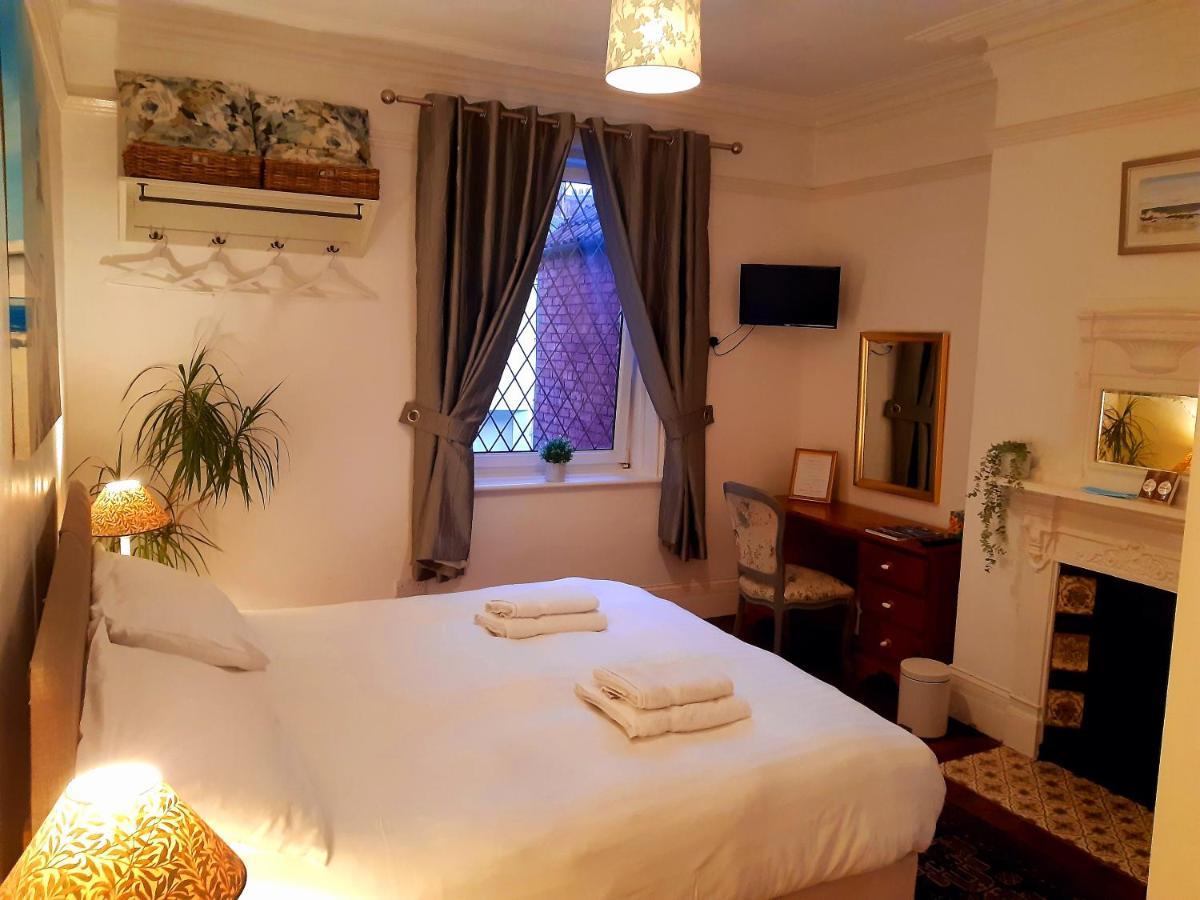 Sandsides Guest House วิทลีย์เบย์ ภายนอก รูปภาพ